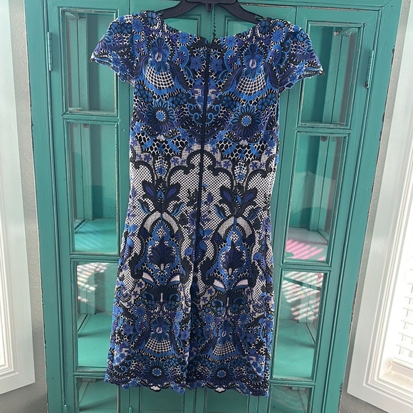 Alice + Olivia Nakia Giupure Lace Mini Dress EUC - Picture 5 of 8